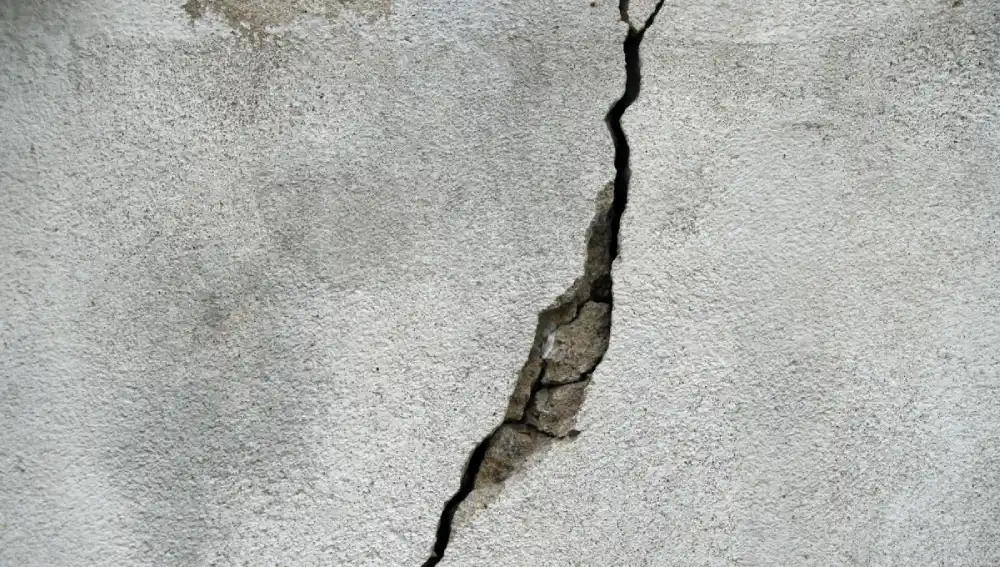 Overloading Cracks